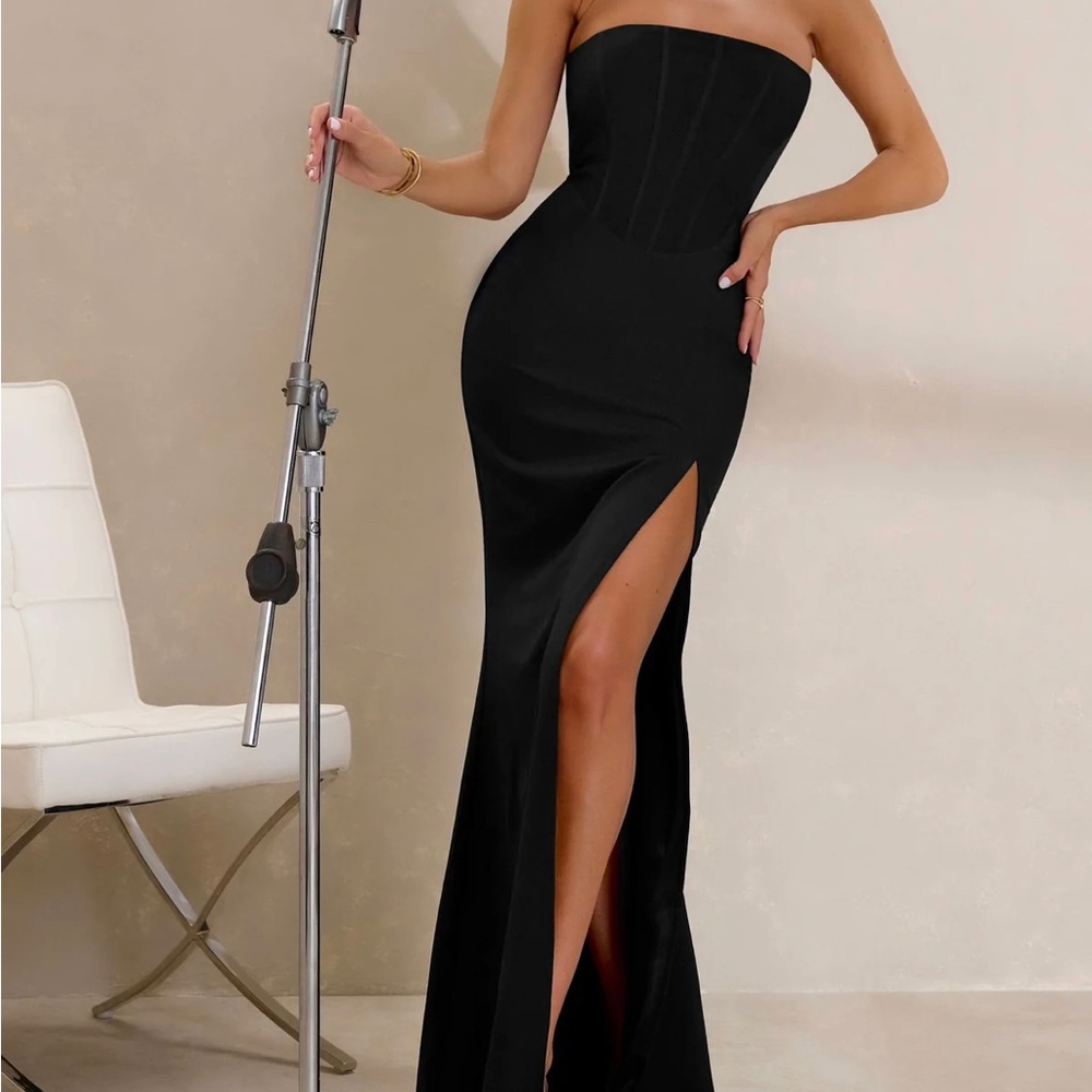 Brand new and never worn long black strapless dress with a slit - Picture 1 of 3